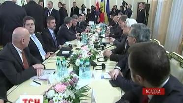 Порошенко з Коморовським приїхали підтримати Молдову