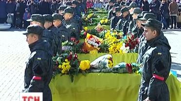 20 неизвестных солдат провели в последний путь в Днепропетровске