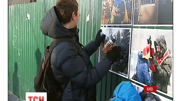 На Институтской с самого утра почтили память Небесной Сотни