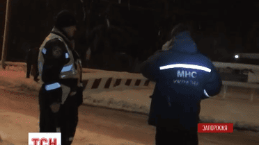 Почти полсотни автомобилей вытащили из-под снега в Запорожье