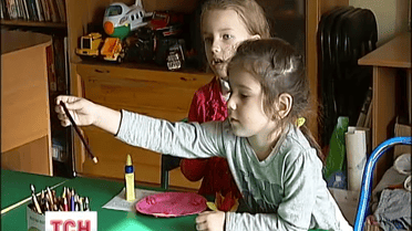 Волонтеры проводят арт-терапию для детей-беженцев из зоны АТО