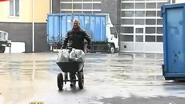 Украинцев призывают не стесняться задавать стеклянную тару