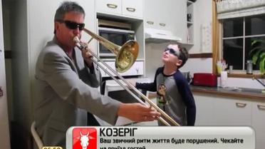 Маленький музыкант подыгрывая отцу дверцей от духовки "взорвал" Интернет