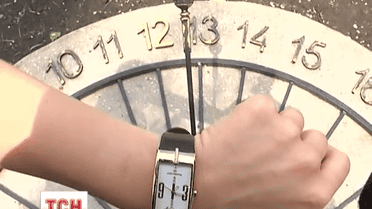 У день виборів Україна переходить на зимовий час