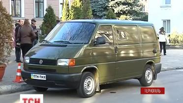 Бронированное авто для киборгов, охраняющих Донецкий аэропорт, передали жители Тернополя