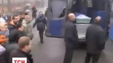 В Донецьку поховали двох підлітків, які загинули на спортивному майданчику школи