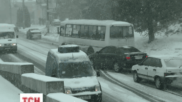 Майже дві доби рятувальники розчищали дороги на Черкащині