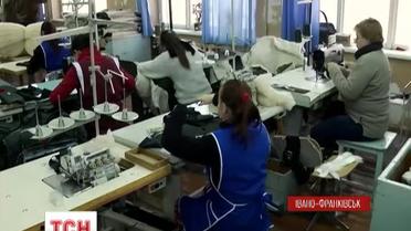 Зимнюю форму для бойцов АТО взялись сшить люди с недостатками слуха в Ивано-Франковске