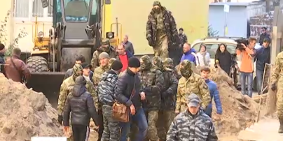 Киевляне с улицы Олевской борются с незаконным строительством в собственном дворе