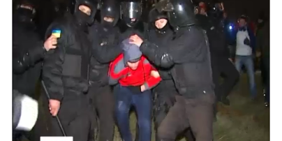 Парни в балаклавах вступили в столкновение с милицией из-за строительства торгового центра