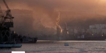 В оккупированном Севастополе загорелся российский противолодочный корабль "Керчь"