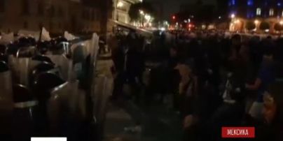 Полиция разогнала многотысячную демонстрацию в Мехико