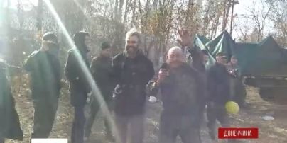 Теплые вещи и теплые слова везут ежедневно волонтеры в горячие точки на Востоке Украины