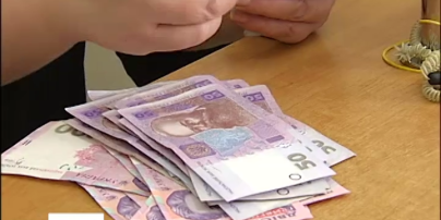 За двое суток курс гривны к доллару на межбанке упал на гривну