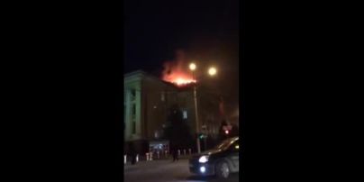 Здание ФСБ в Махачкале охватил пожар