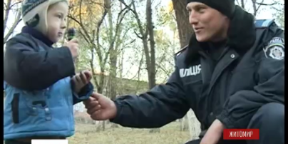 В Житомире 4 летний мальчик едва не упал с 3 этажа