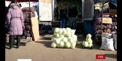 Кримські харчі в Росію вивозять регулярно, а от назад постачають з перебоями, та з націнкою