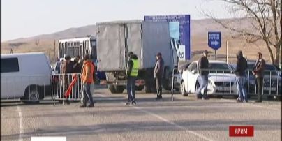 Разъяренные водители на Керченской переправе перекрыли дорогу