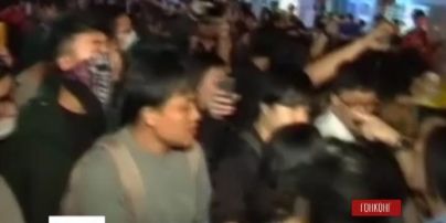 В Гонконге вновь вспыхнули столкновения между демонстрантами и полицией