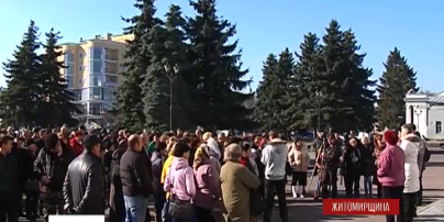 В Бердичеве около трех сотен человек пикетировали 63 окружком