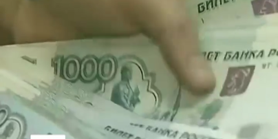Российские деньги упали до рекордных показателей