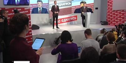 Переговоры о создании коалиции в будущей ВР начались, пока между двумя лидерами избирателей