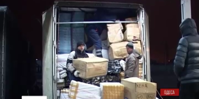 Активисты атаковали одесскую таможню на БРДМ