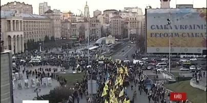 Многотысячное шествие прошло наиболее выдающимися местами Революции Достоинства