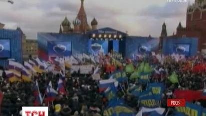 Санкции, дешевая нефть и падение рубля тянут Россию на дно
