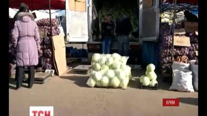 Кримські харчі в Росію вивозять регулярно, а от назад постачають з перебоями, та з націнкою