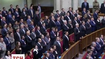Депутати заспівали гімн України, прийняли присягу і пішли на перерву