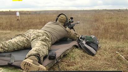 Волонтери дарують військовим сучасні гвинтівки за тисячі доларів