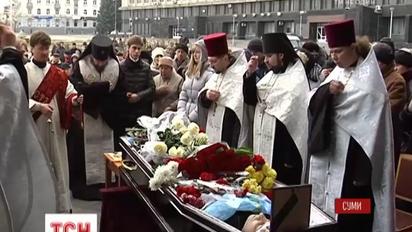 У Сумах попрощалися із солдатом, що загинув у бою на Донбасі