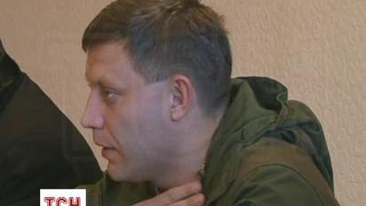 Боевик Захарченко ходил по Макеевке в кольце охранников и рассказывал о своих желаниях