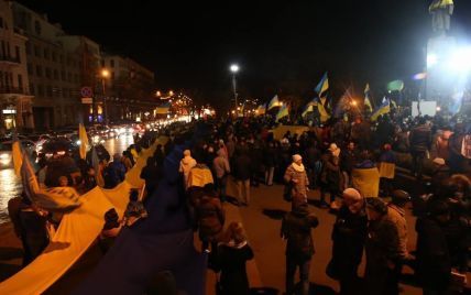 В Харькове в годовщину Евромайдана развернули стометровый флаг Украины