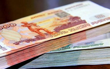 "Чорна полоса" рубля: долар і євро у Росії невпинно дорожчають