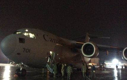 В Киеве приземлился самолет с военной помощью из Канады