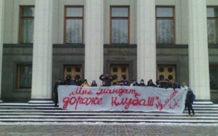 Фанати "Чорноморця" пригрозили власнику клубу "народною люстрацією"