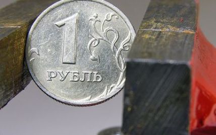 Российский рубль и нефть продолжают стремительно сдавать позиции
