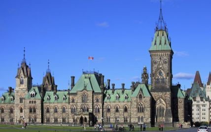 Невідомий відкрив стрілянину в парламенті Канади