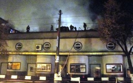 Из "Жовтня" во время пожара эвакуировали шесть десятков людей