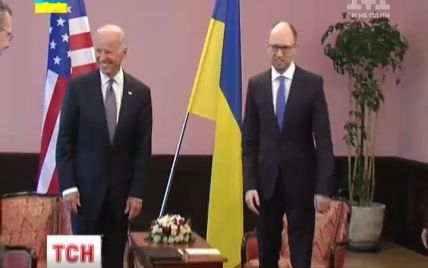 Яценюк и Байден начали переговоры об агрессии России и возможной помощи для Украины