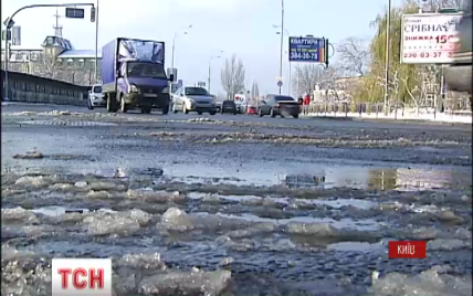 Последствия первого снега на дорогах Киева: 112 ДТП, одна человеческая жизнь