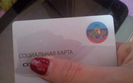 Боевики "ЛНР" сгоняют людей голосовать, обещая 1800 грн и карточку с соцвыплатами