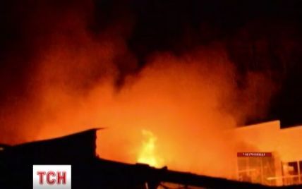 В Черновцах два часа горел центральный рынок