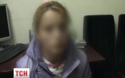 В Киеве женщина два года "продавала" в сексуальное рабство иностранцу-педофилу собственную дочь