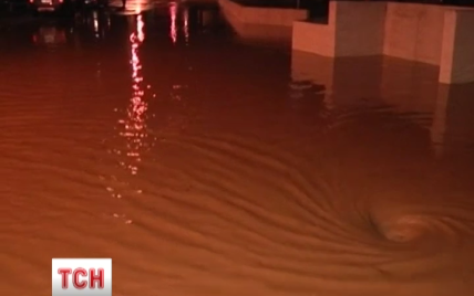 Сильнейший ливень стал причиной масштабного наводнения в Тбилиси