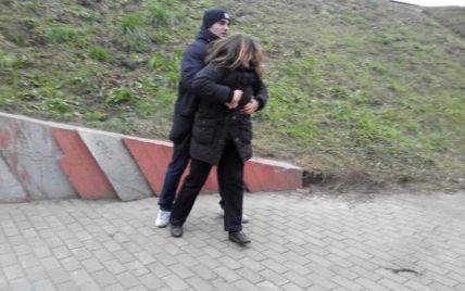 В Минске активистов с флагом Украины пытались задержать милиционеры в штатском