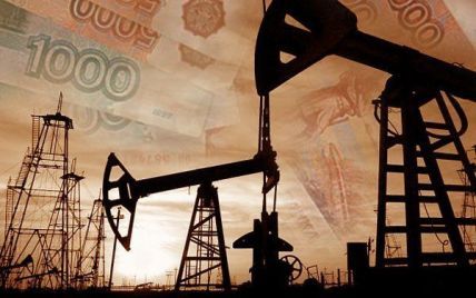 Синхронное падение: нефть установила антирекорды цен и потянула за собой российский рубль
