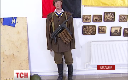 Музейщики уже собирают экспонаты о войне на Донбассе: "рабы", "бандеровцы", оружие и талисманы